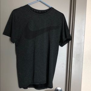 Nike training tee men’s small